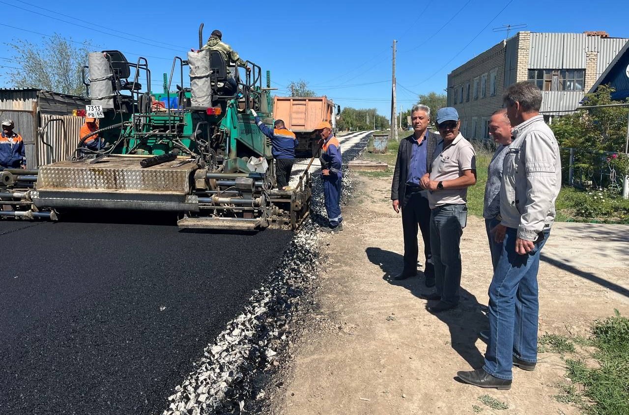 Ремонт дороги в Александрово-Гайском районе