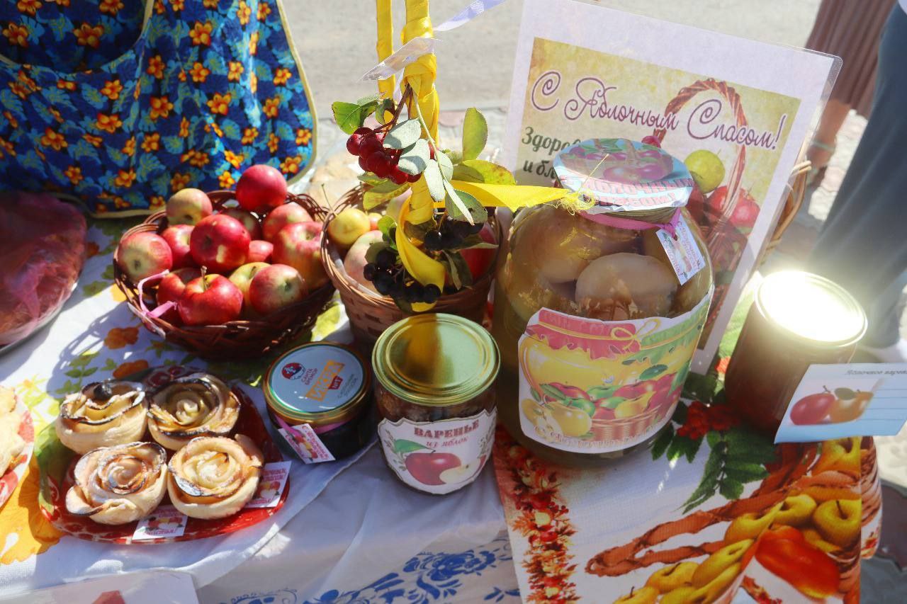 Яблочный Спас в Александровом Гае яблочки