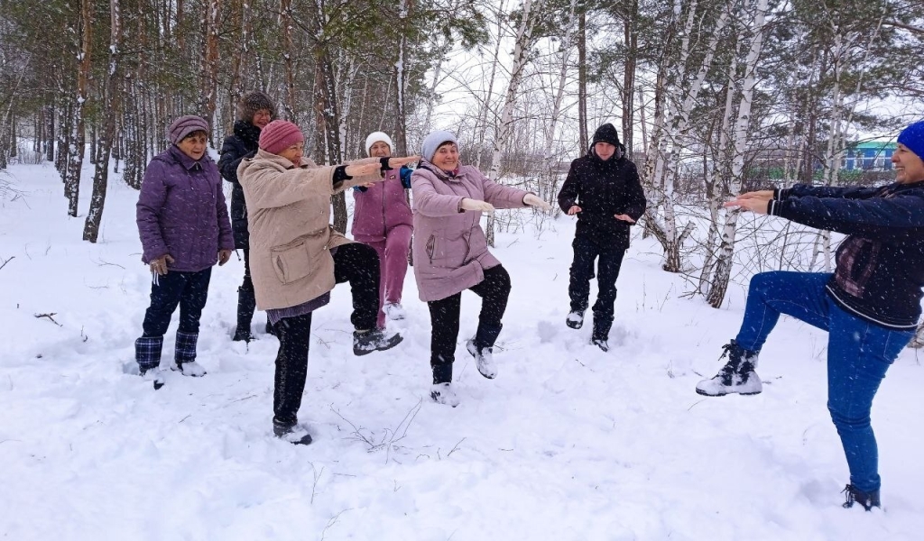 Лысогорские пенсионеры в лесу