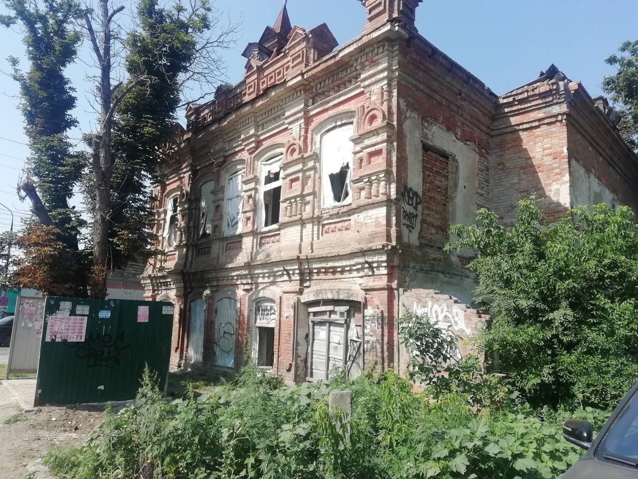 Разрушающиеся памятники в Энгельсе