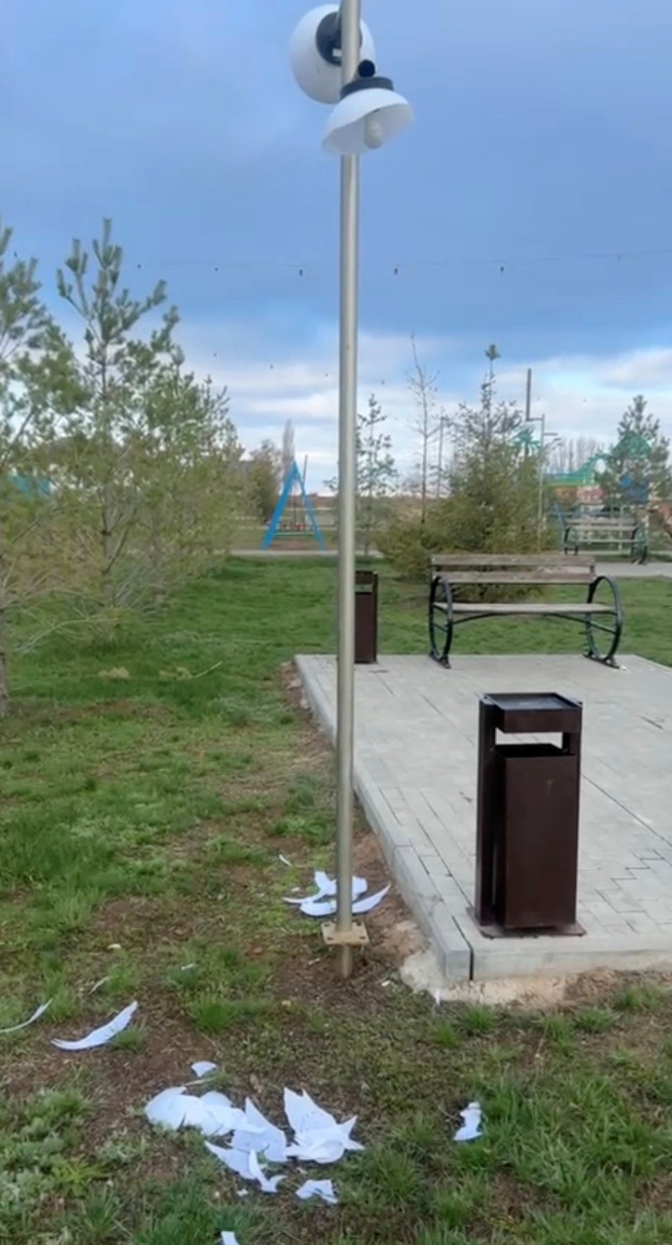 Дети разбили фонари в Ровном