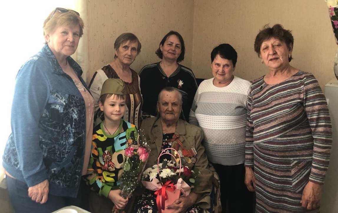 Поздравление ветерана Мавриной из Маркса