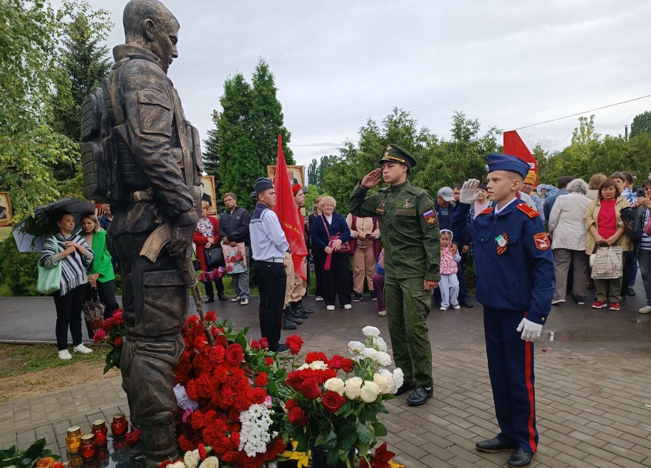 Памятник героям в Степном еще
