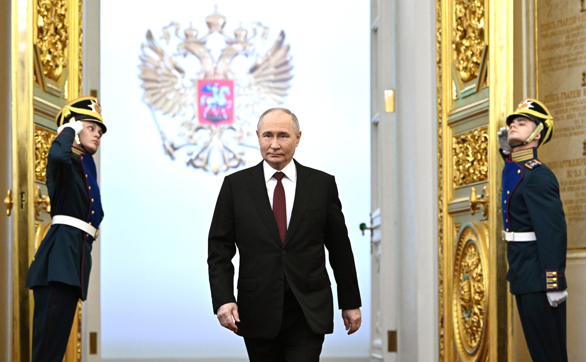 «Вместе преодолеем все преграды»: Путин выступил с президентской речью
