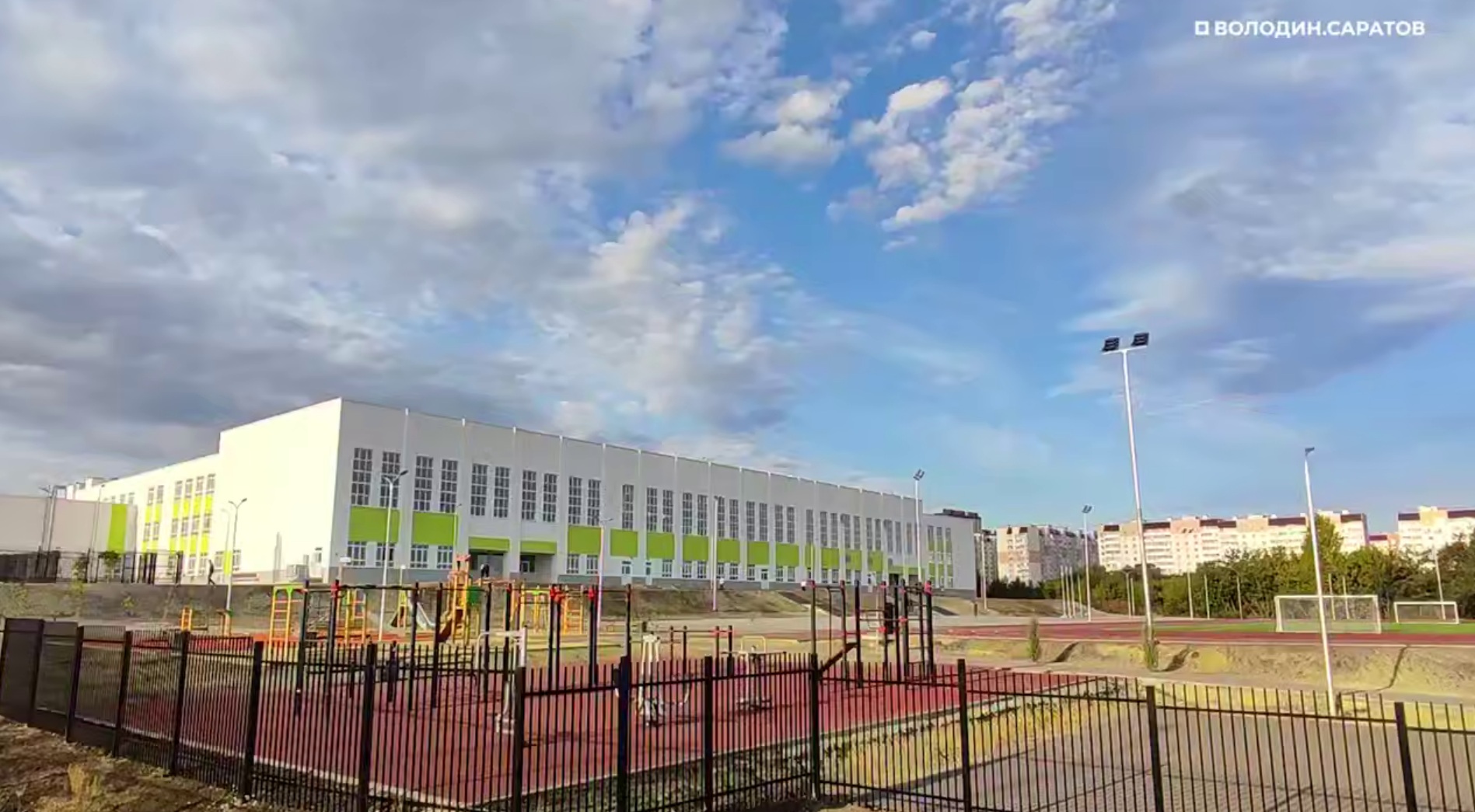В Солнечном-2 открылась современная школа на 1,5 тысячи мест В Солнечном-2 открылась современная школа на 1,5 тысячи мест