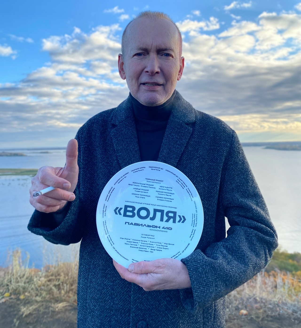 На саратовском кладбище снимают кино с Андреем Руденским и бультерьером