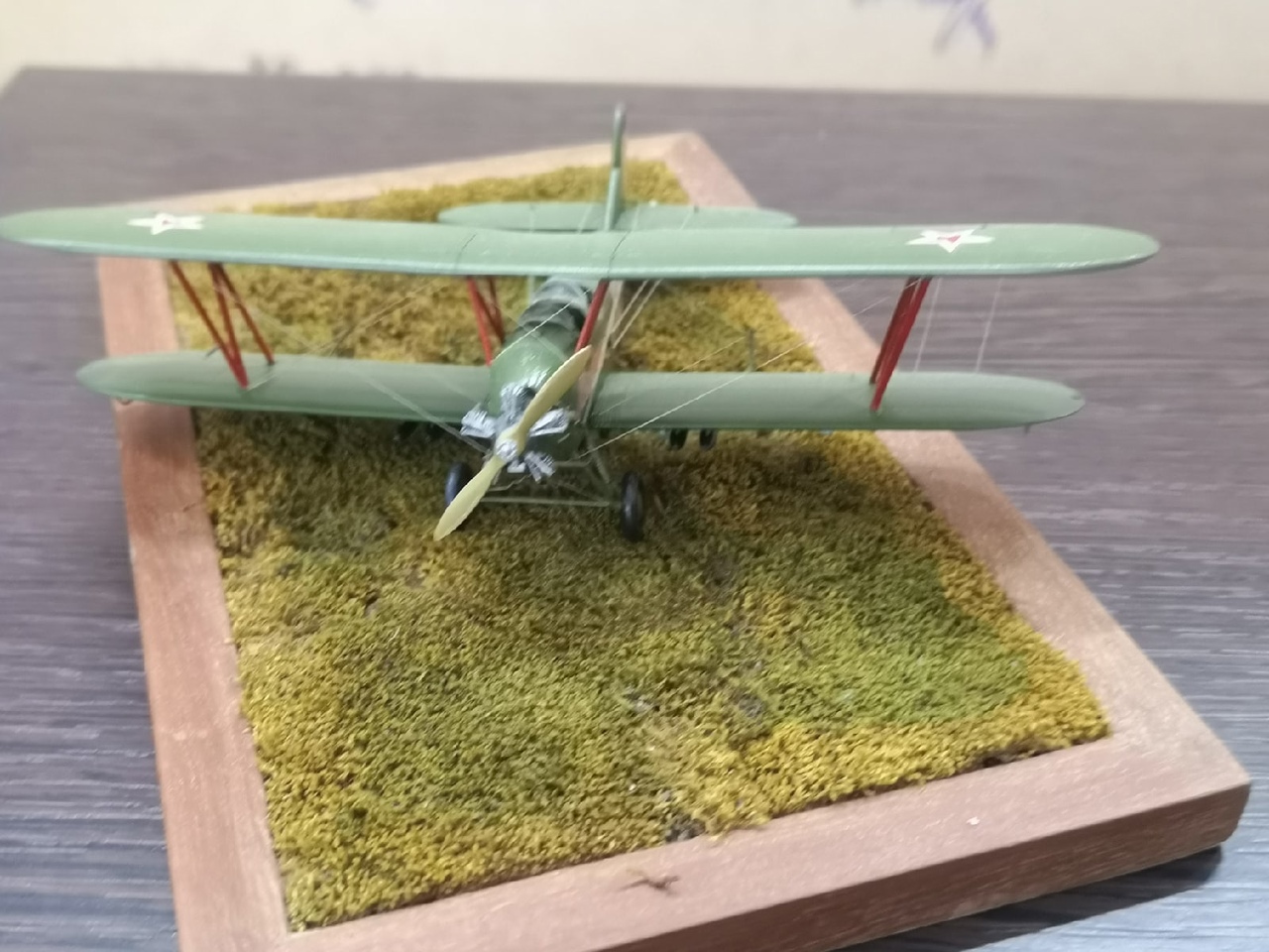 День женских авиационных полков в Саратове самолет настольный