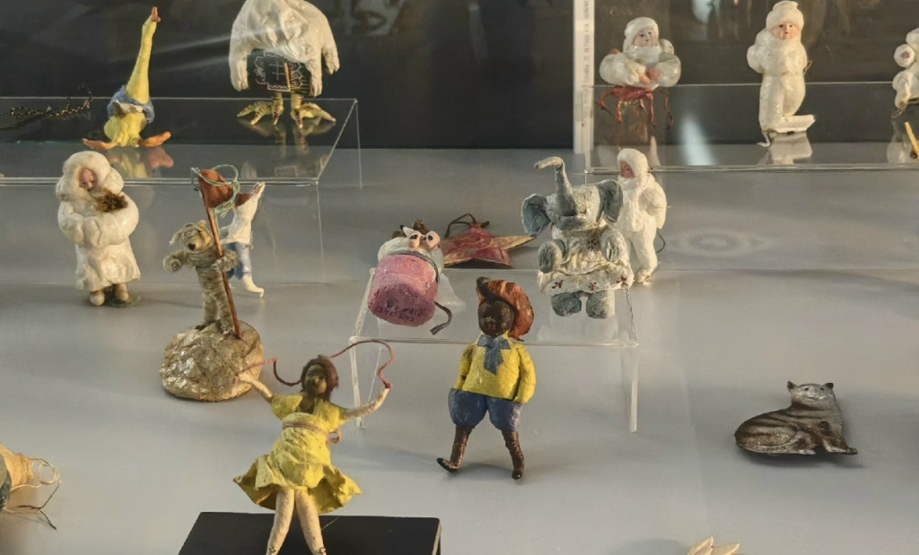 Выставка елочных игрушек 4