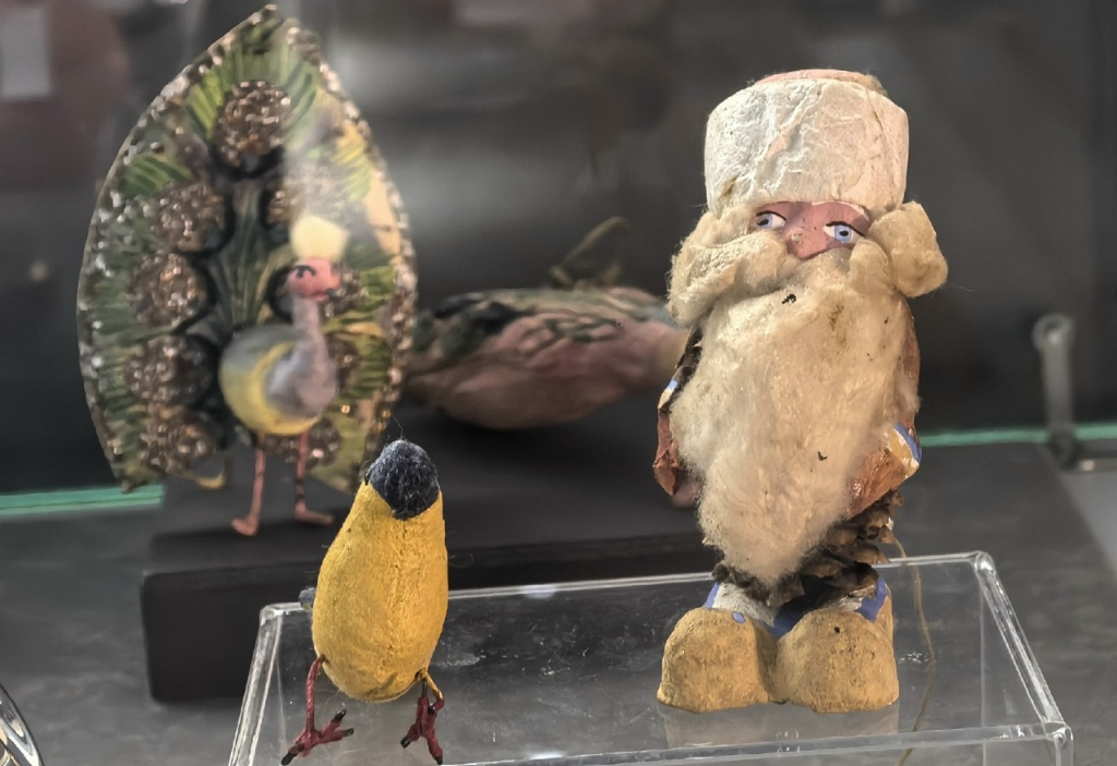 Выставка елочных игрушек 6