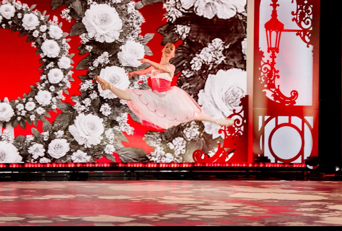 Юная саратовская балерина покорила высоченными прыжками студию “Мосфильма” Юная саратовская балерина покорила высоченными прыжками студию “Мосфильма”