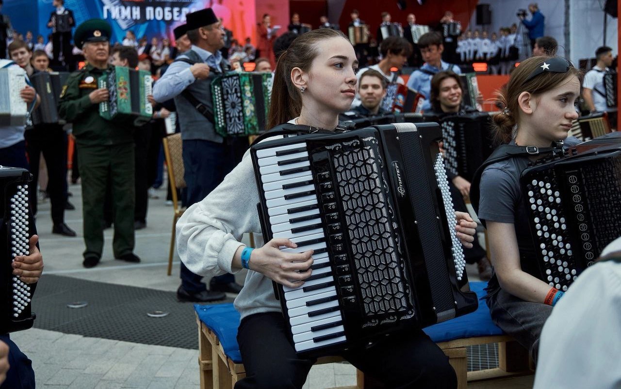 Школьница из Ивантеевки исполнила «Катюшу» на рекорд России