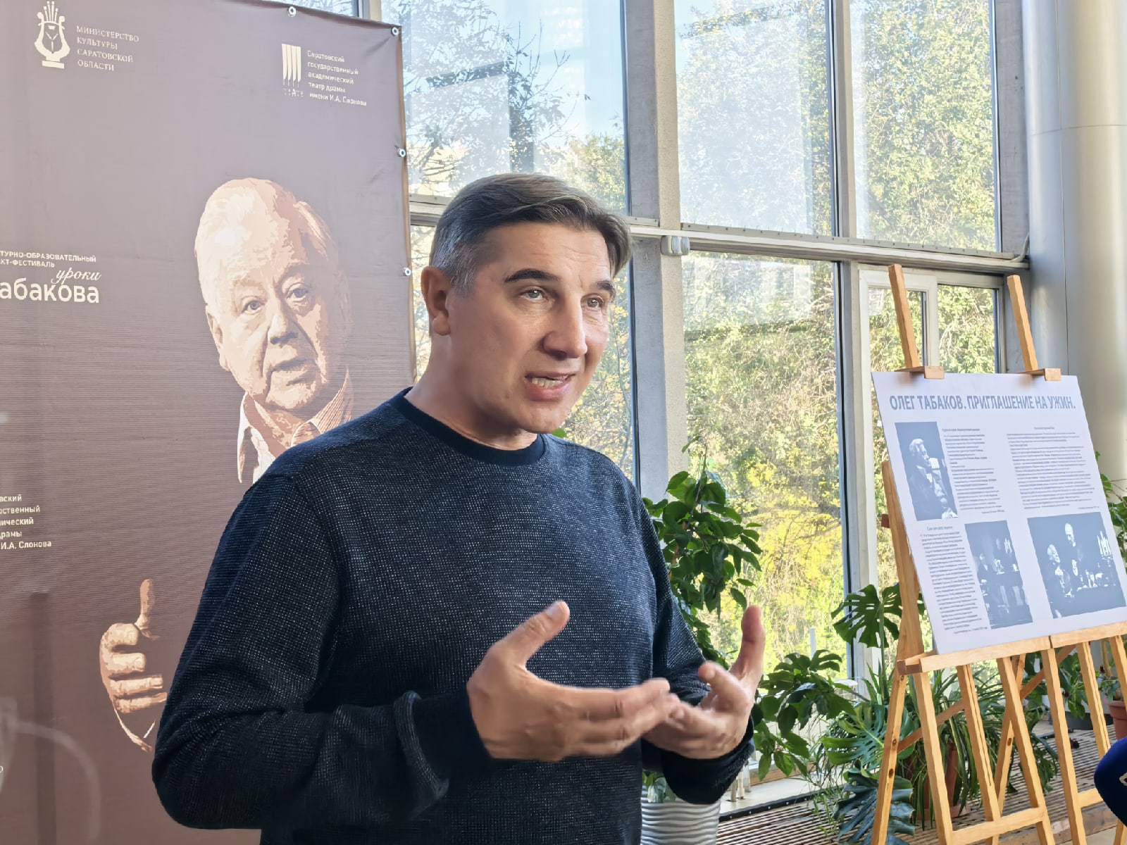 Актер Сергей Угрюмов порыбачил на набережной в Саратове и ничего не поймал