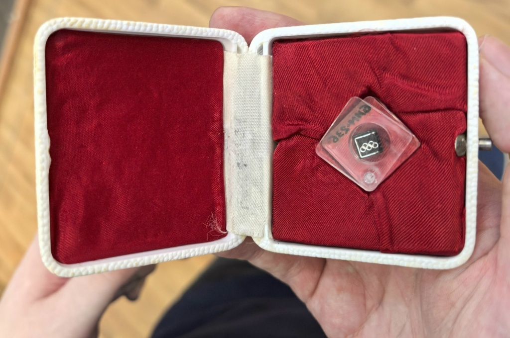 В Саратов привезли одну из самых маленьких книг в мире