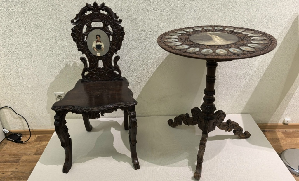 Стол с водопадом и стул к нему