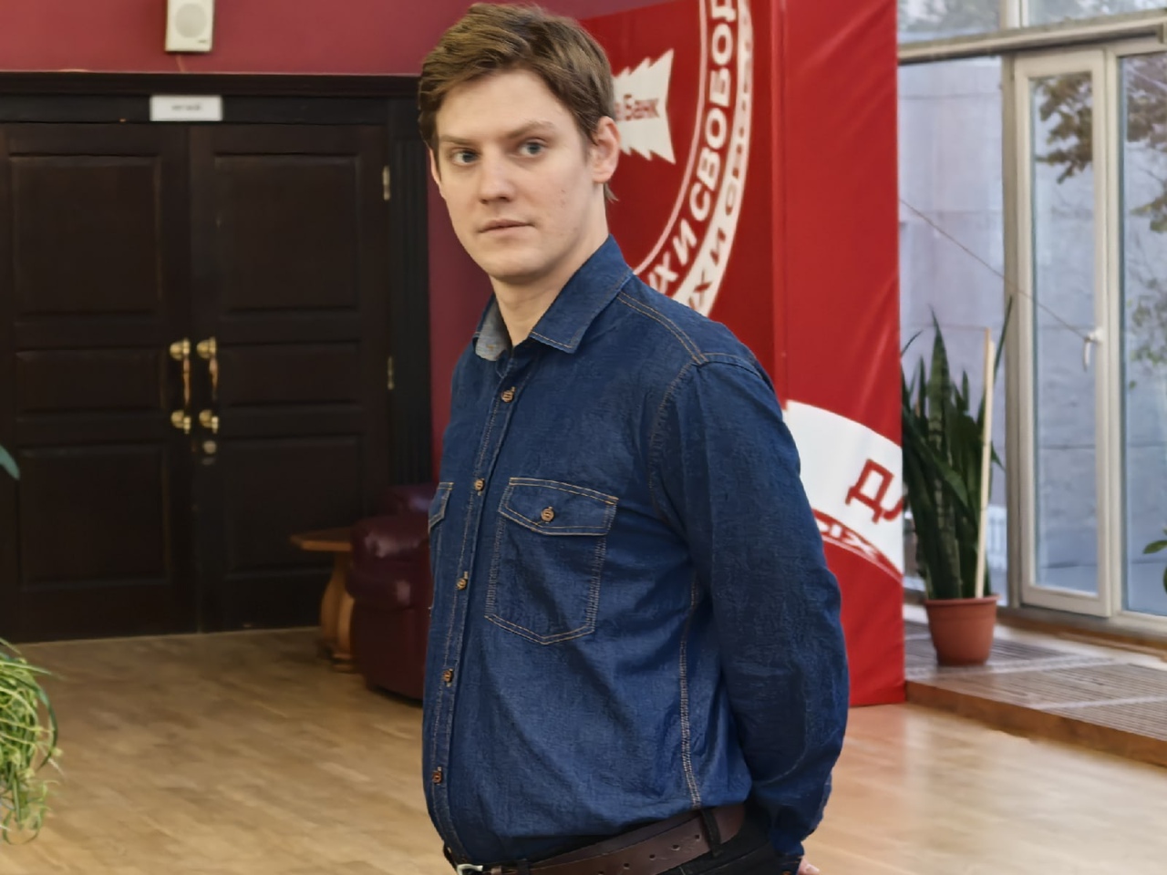 В Саратове не все зрители смогли попасть на спектакль с участием Павла Табакова