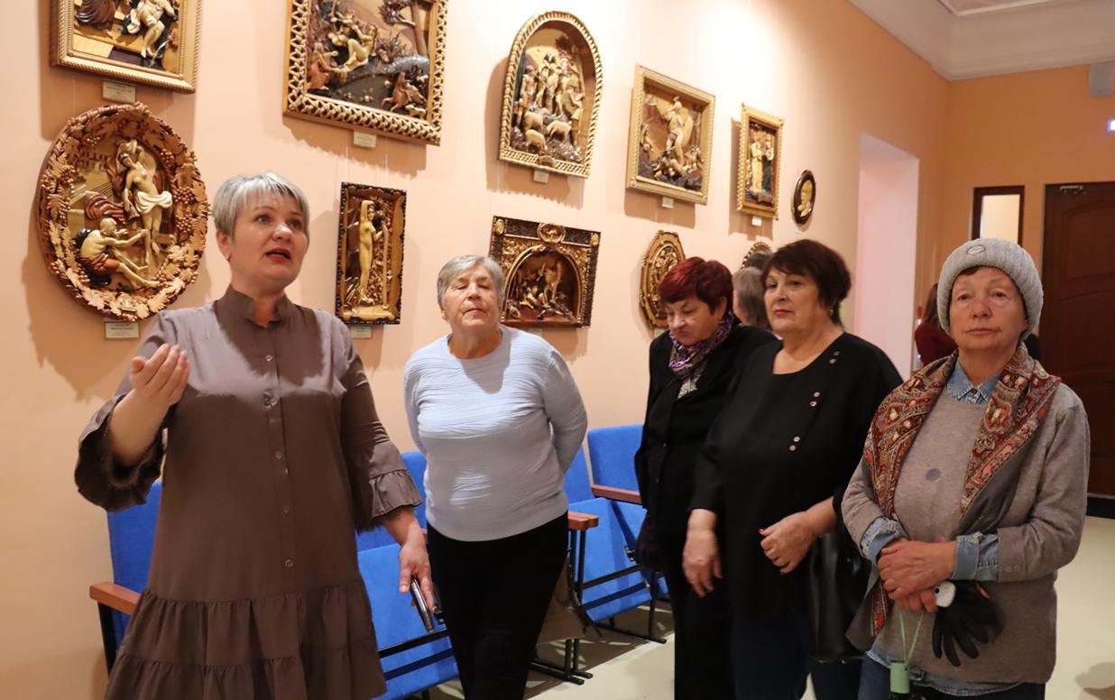 Пушка и Евангелие от Петра Первого: после реконструкции галереи в Петровске представили царские реликвии