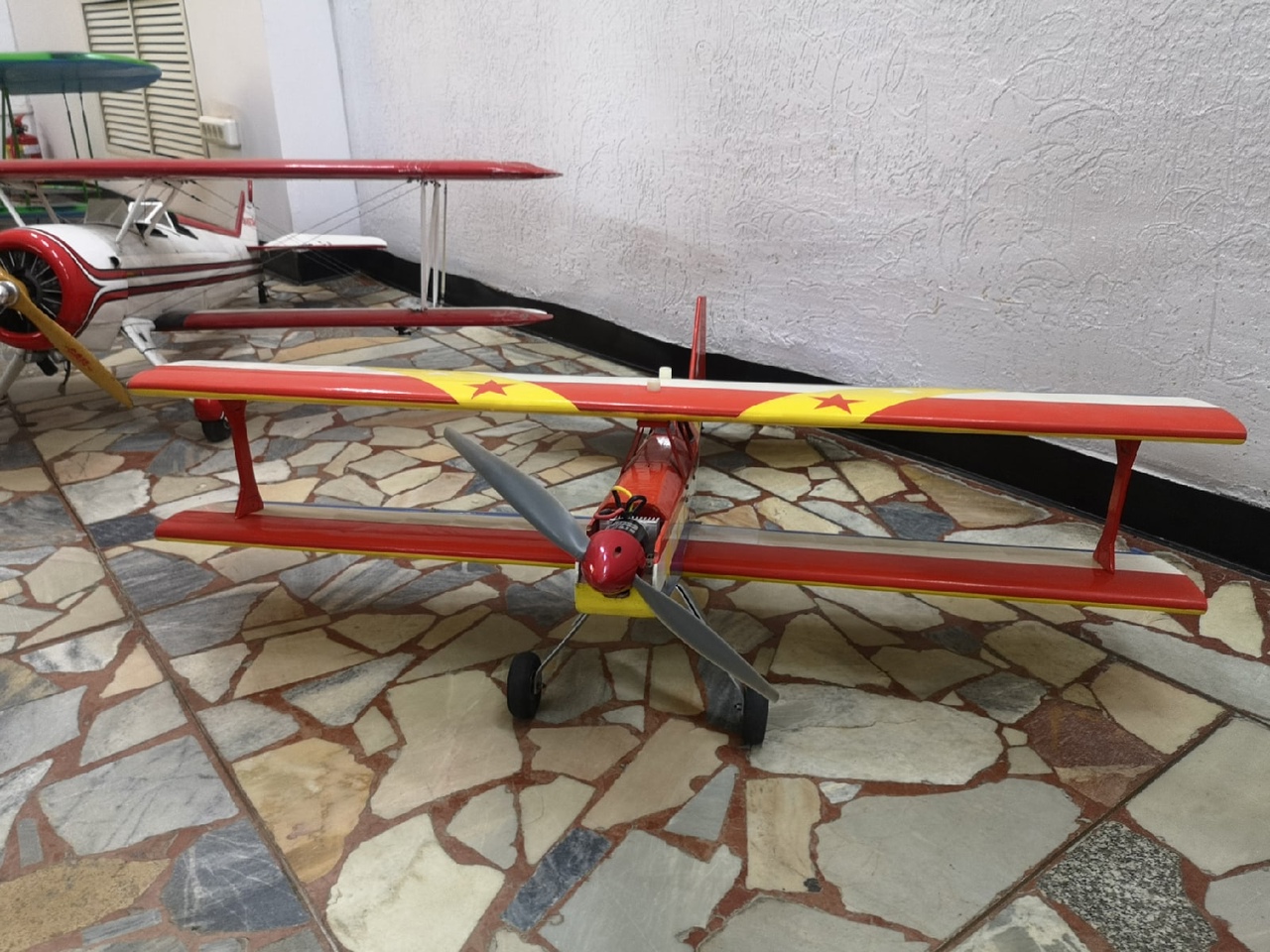 День женских авиационных полков в Саратове самолет красный