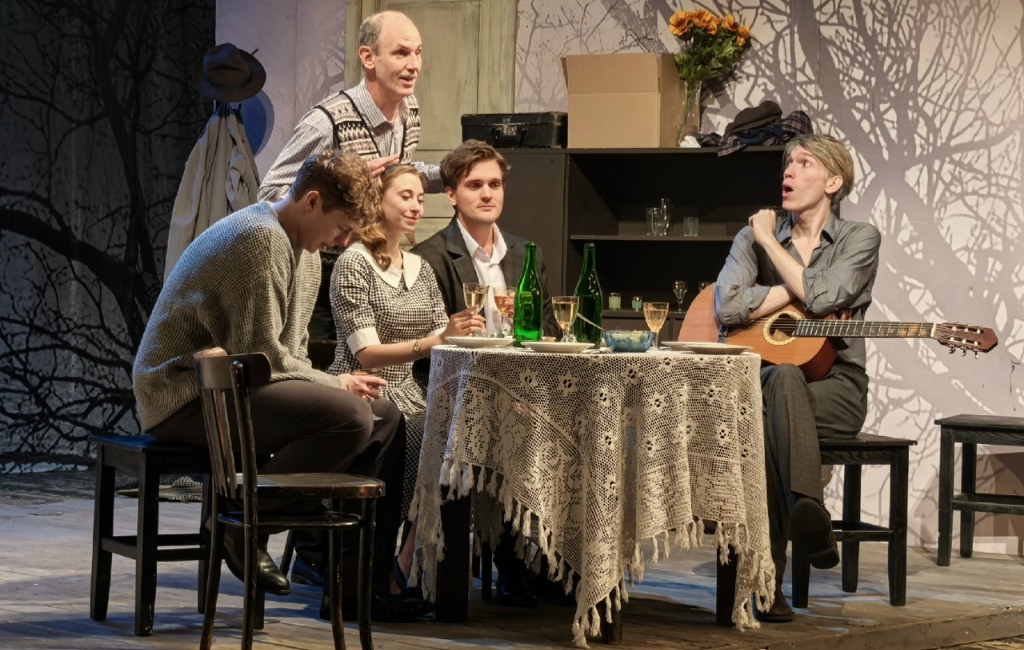 В саратовском театре приняли повзрослевшего «Старшего сына»