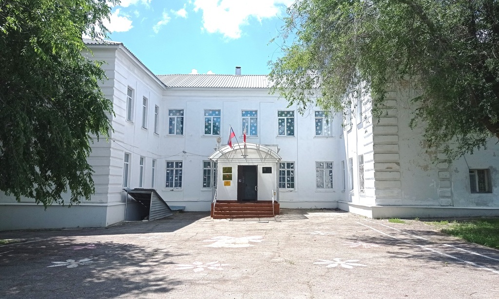 «Всё отваливается»: саратовцы просят губернатора отремонтировать школы