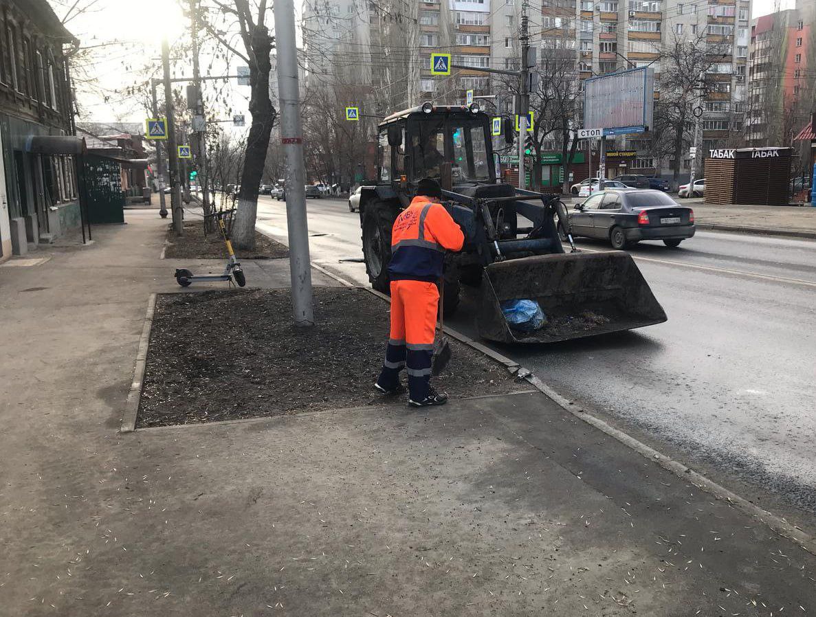 «Живем, как в каменном веке»: саратовцы просят сделать дороги и убрать грязь