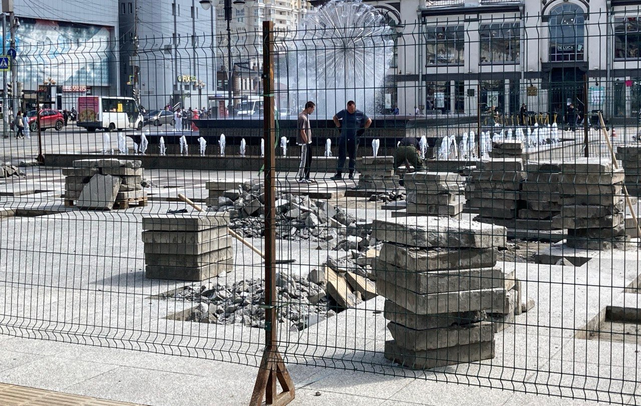 Плитка у цирка в Саратове замена