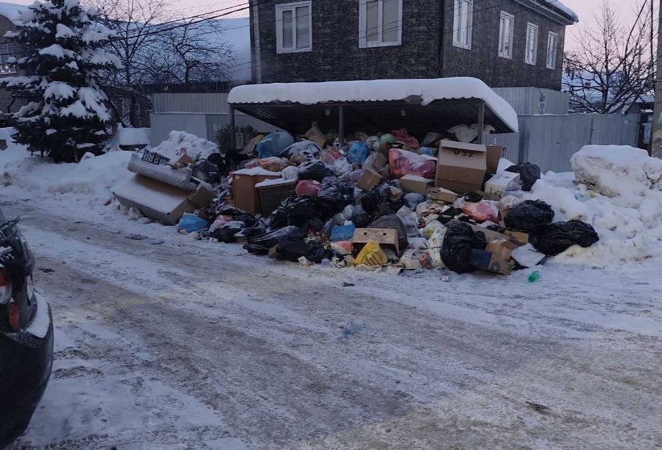 «Какого черта?!»: саратовцы направляют губернатору жалобы на мусор