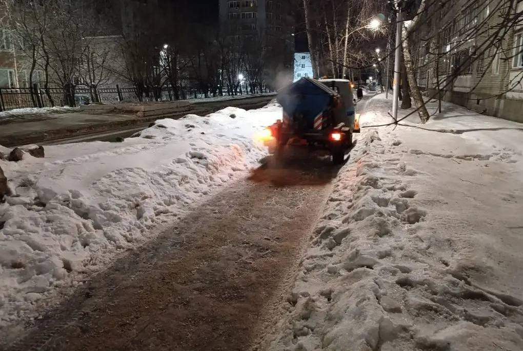 «Только на карачках»: жители Саратова жалуются на сплошной гололед в городе «Только на карачках»: жители Саратова жалуются на сплошной гололед в городе