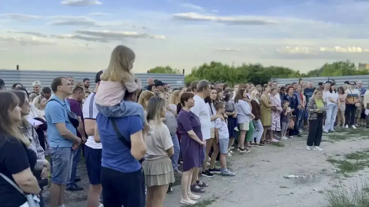 Саратовцы просят защиты у Бастрыкина и Гуцана от строительного произвола в Авиаторе Саратовцы просят защиты у Бастрыкина и Гуцана от строительного произвола в Авиаторе
