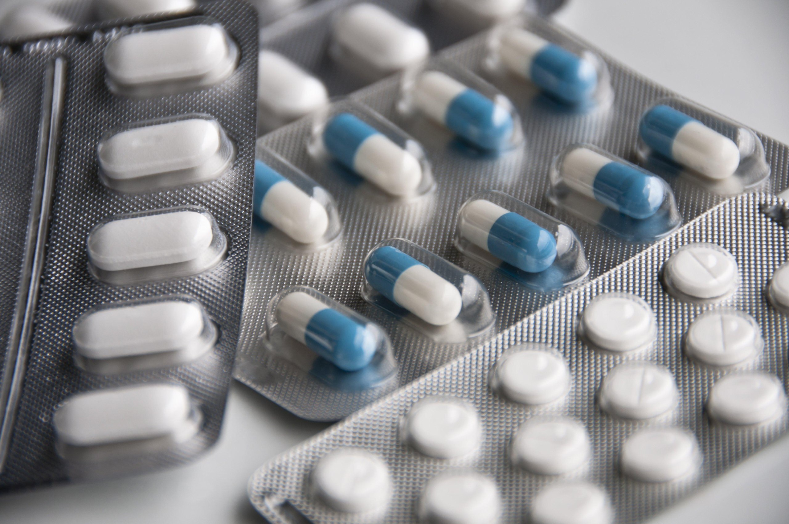 Приходится покупать за свой счет: саратовцы жалуются на нехватку бесплатных лекарств