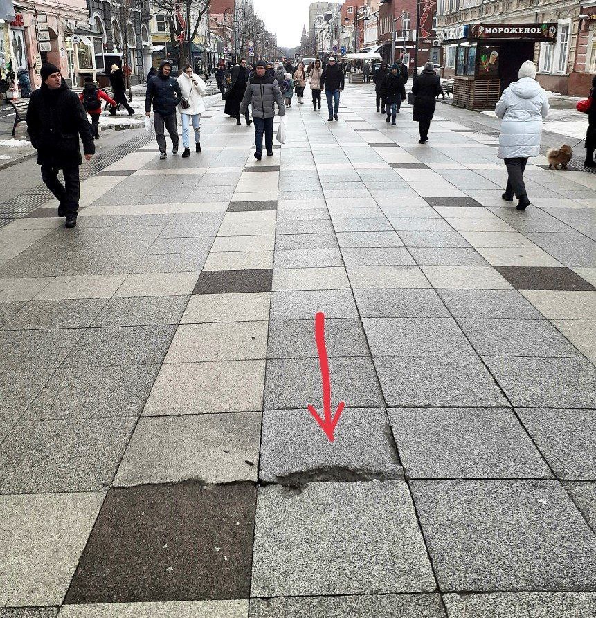 Разрушенная плитка Саратов еще