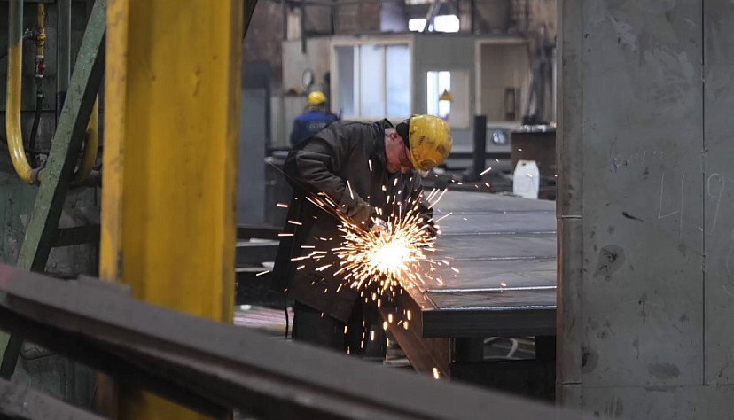 Выплаты за трудоустройство на саратовские заводы получили 260 молодых специалистов