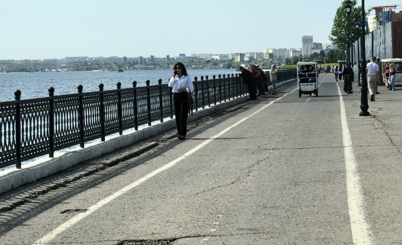 Саратовцы жалуются на засилье транспорта на набережной Саратовцы жалуются на засилье транспорта на набережной