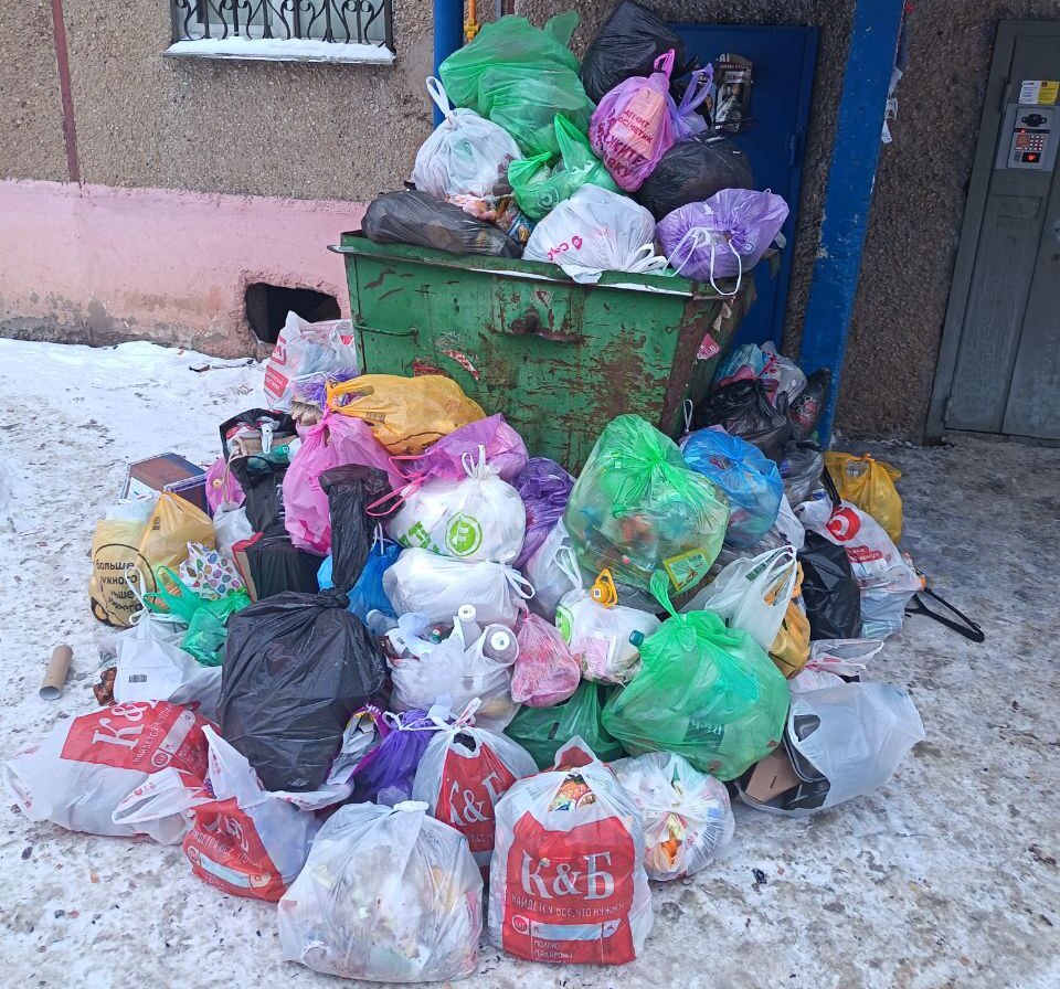 Губернатор Бусаргин потребовал увеличить число мусоровозов в Саратовской области