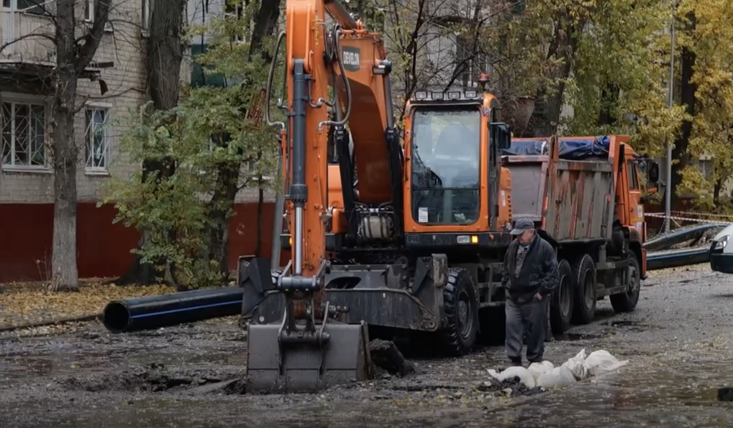 «Назрело очень давно»: в Саратове поменяли трубы, которым более полувека