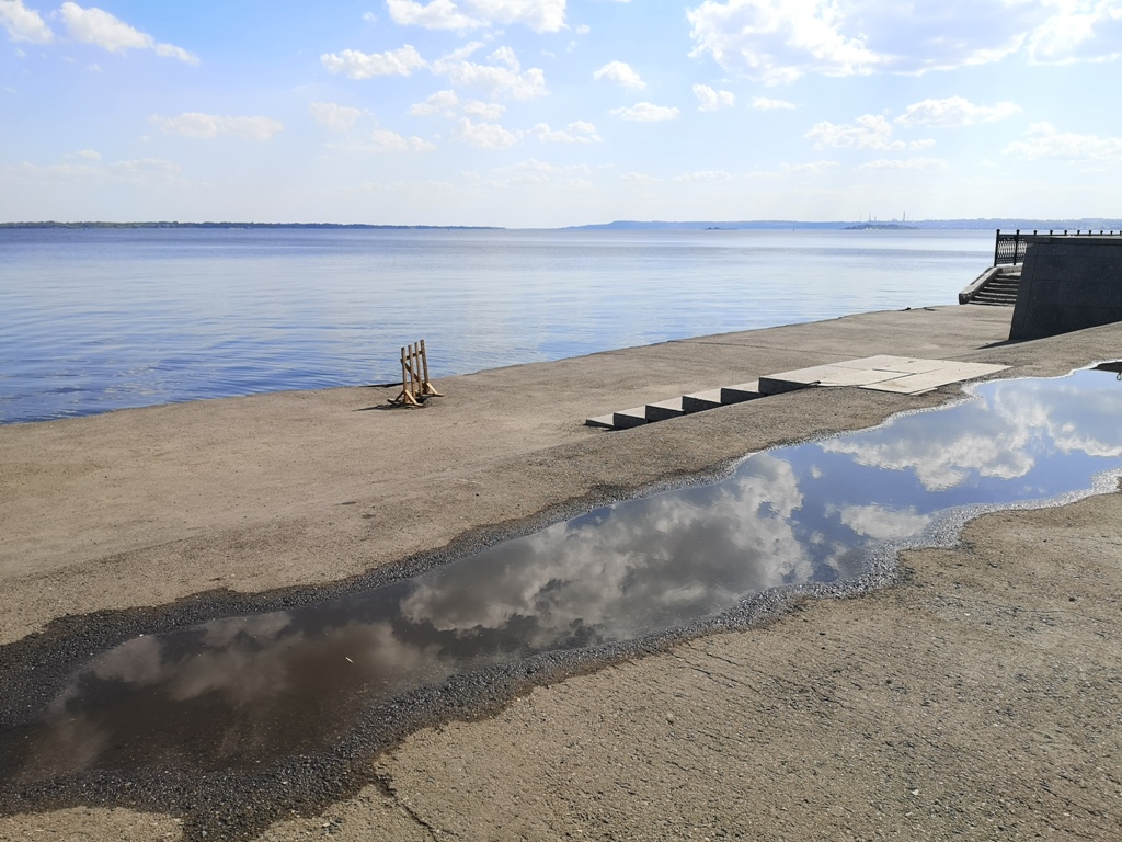 Вид на лужу и Волгу