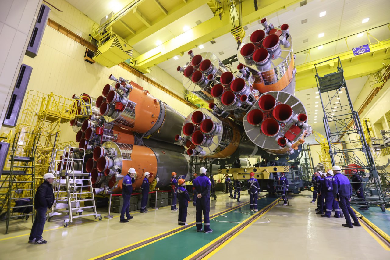 Молодые кадры Роскосмоса