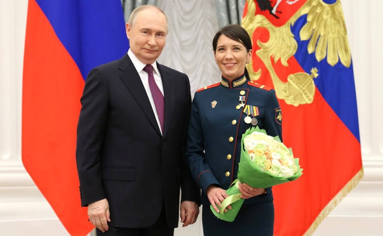 Медсестра из Саратова закрыла собой от осколков раненого бойца и стала Героем России