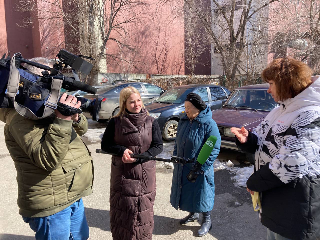 «Было б мне 50 лет, я б до Путина дошла!»: по жалобе жильцов дома в Саратов приехали журналисты НТВ