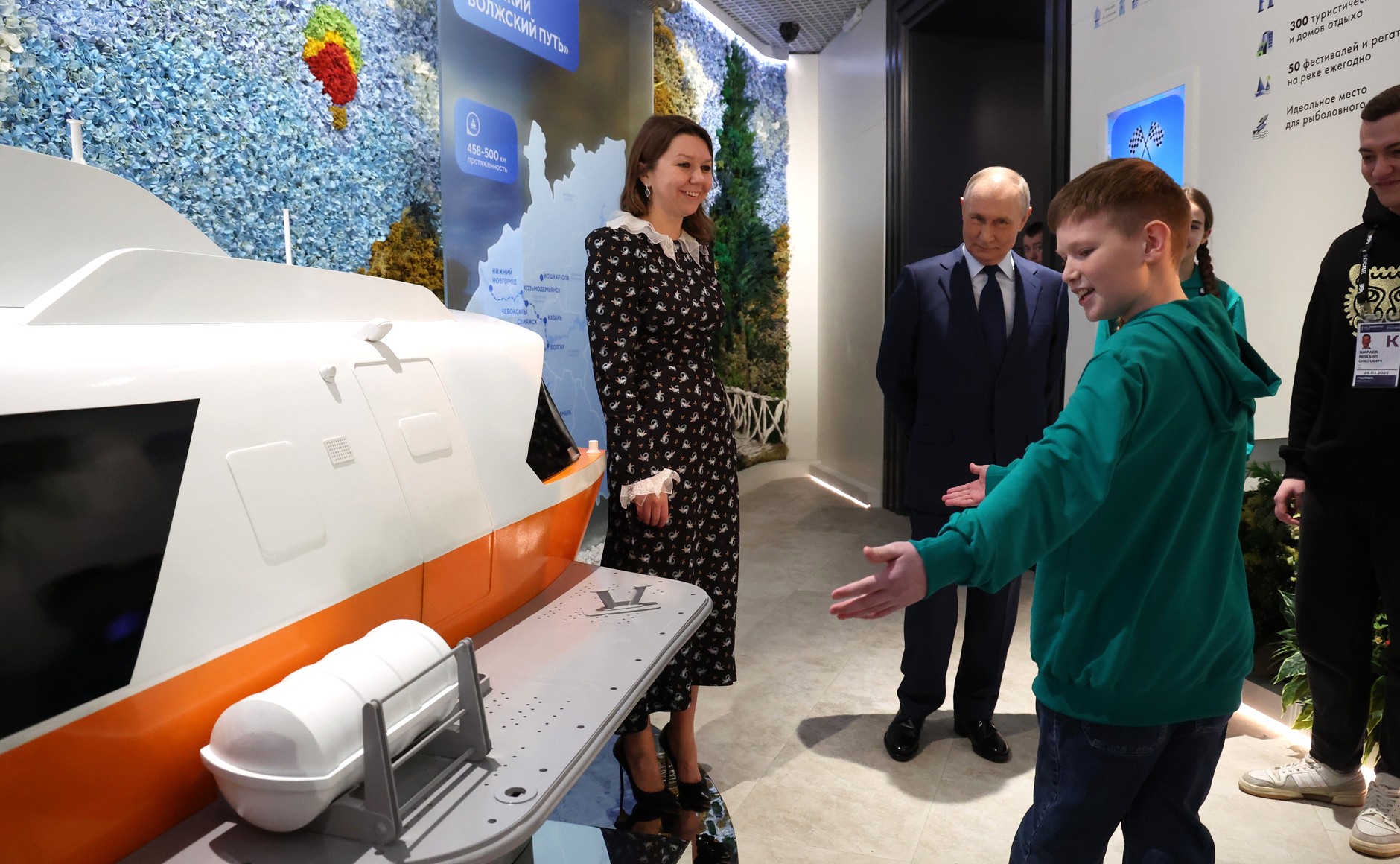 «Я там бывал»: саратовский школьник провел экскурсию для Владимира Путина