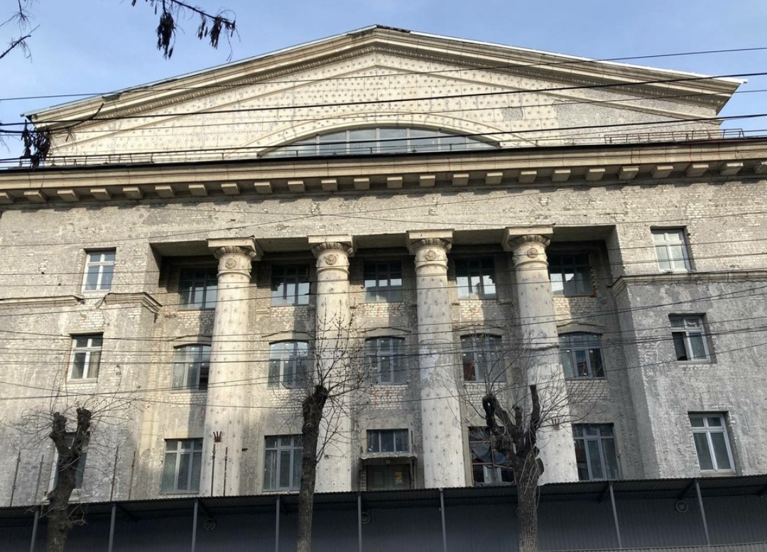 В Саратове завершено расследование дела о крупной взятке при реконструкции театра оперы и балета