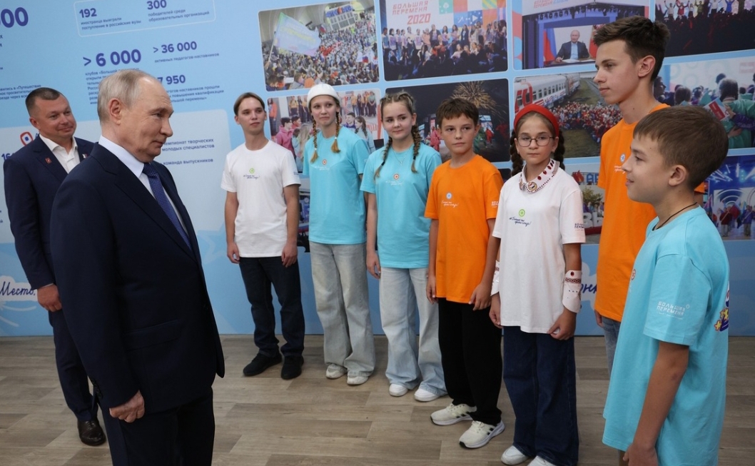 Путин поздравил саратовских школьников с победой Путин поздравил саратовских школьников с победой