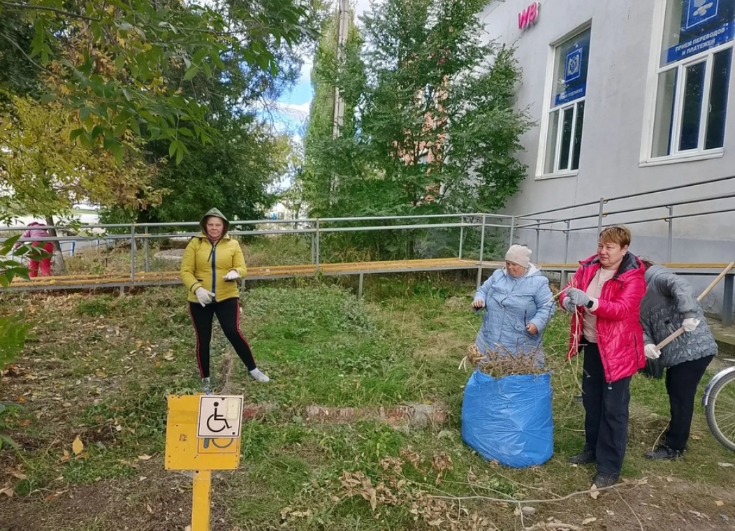 «Это не просто уборка»: в Саратовской области начались массовые осенние субботники «Это не просто уборка»: в Саратовской области начались массовые осенние субботники
