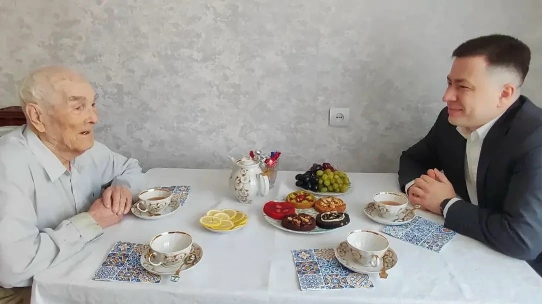 Поздравление ветерана Архарова