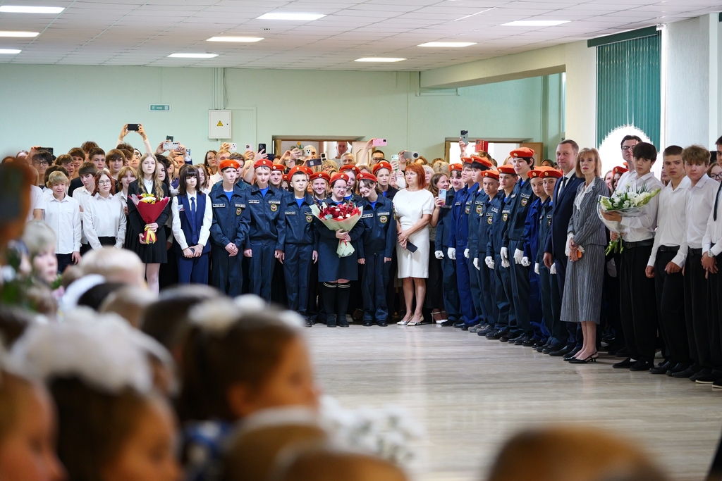 Саратовские власти поздравили учащихся и педагогов с Днем знаний