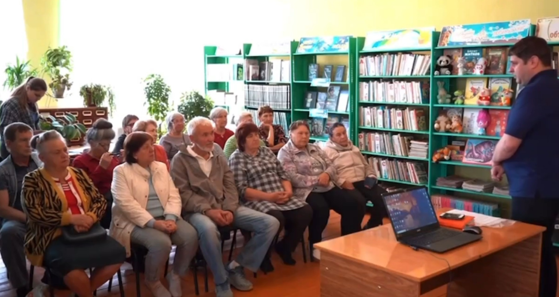 Пенсионеров из саратовского посёлка научат противодействовать телефонным мошенникам Пенсионеров из саратовского посёлка научат противодействовать телефонным мошенникам