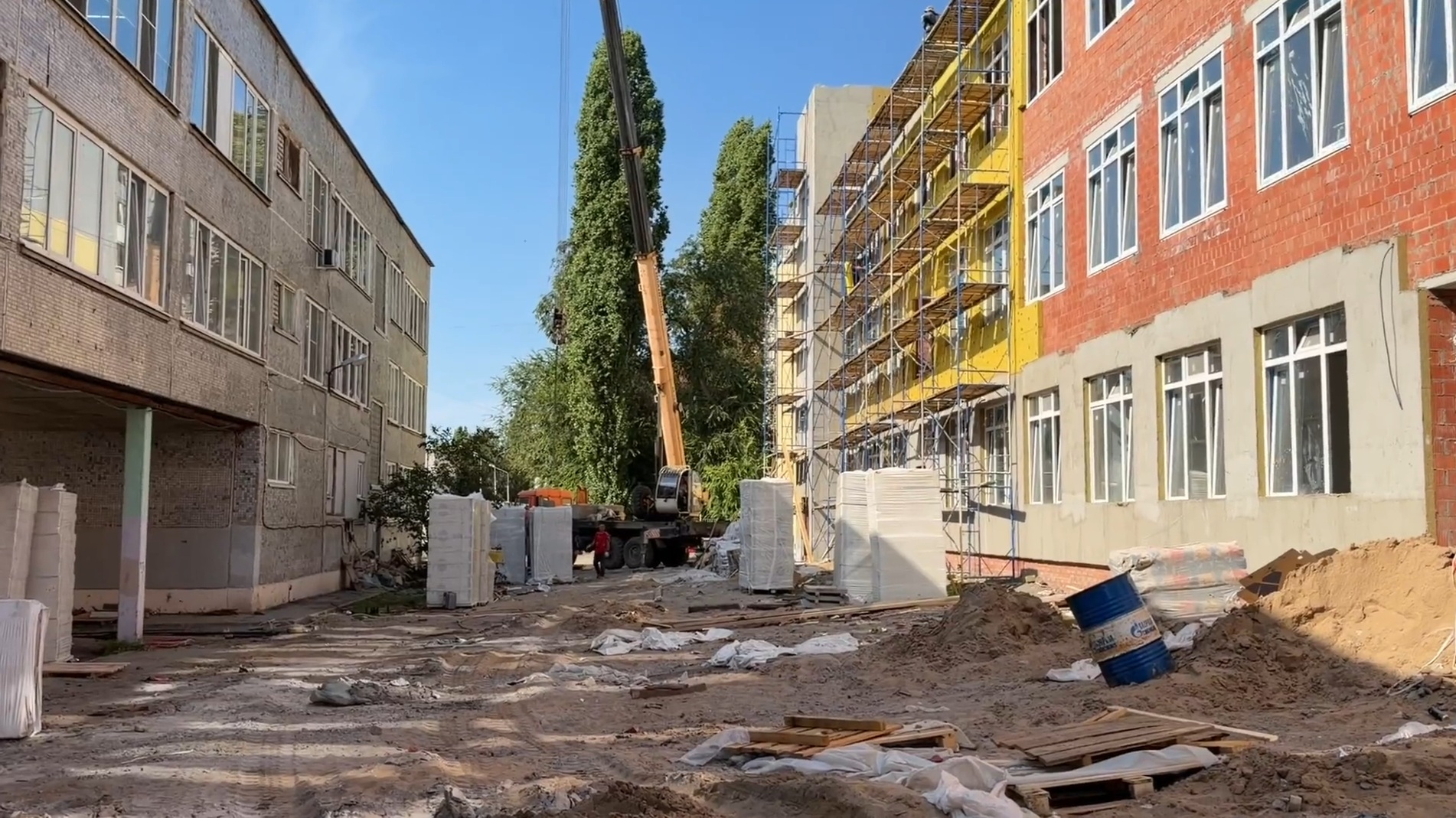В Саратове возводят пристройку к школе №23 для перехода на односменное обучение