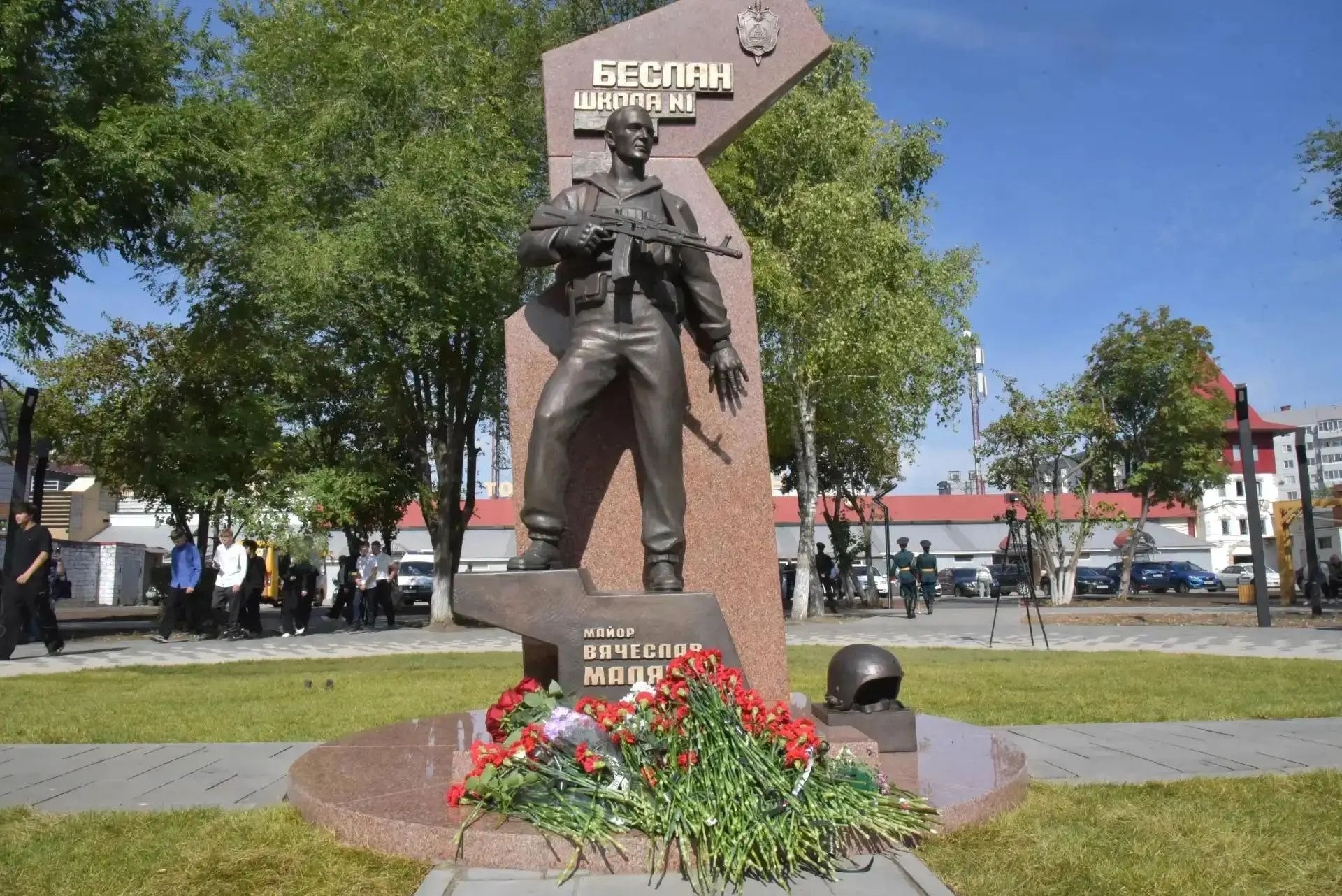 Мужество и верность присяге: в Балакове увековечили подвиг борца с террористами Мужество и верность присяге: в Балакове увековечили подвиг борца с террористами