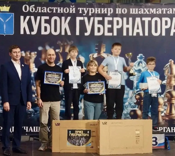 «Великолепное начинание!»: губернатор и гроссмейстер наградили юных саратовских шахматистов