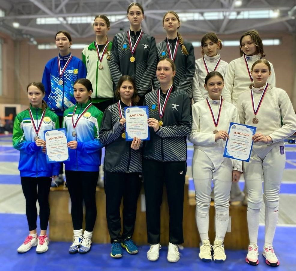 Саратовские шпажистки одержали победу на первенстве ПФО