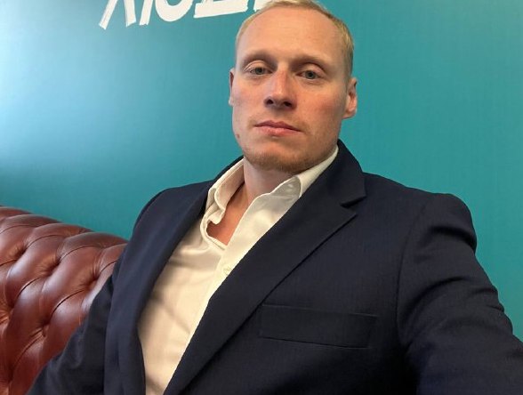 Илья Захаров